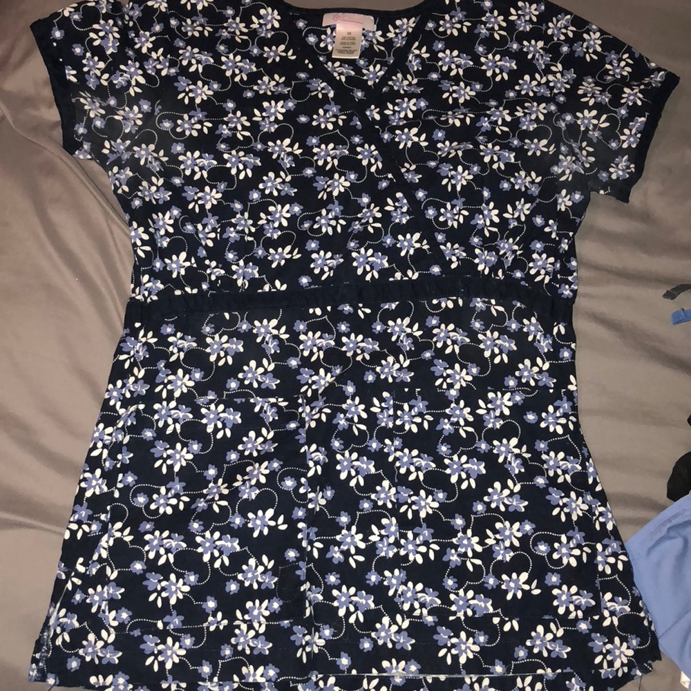 Scrub Set 👩🏼‍⚕️ - Picture 4 of 5